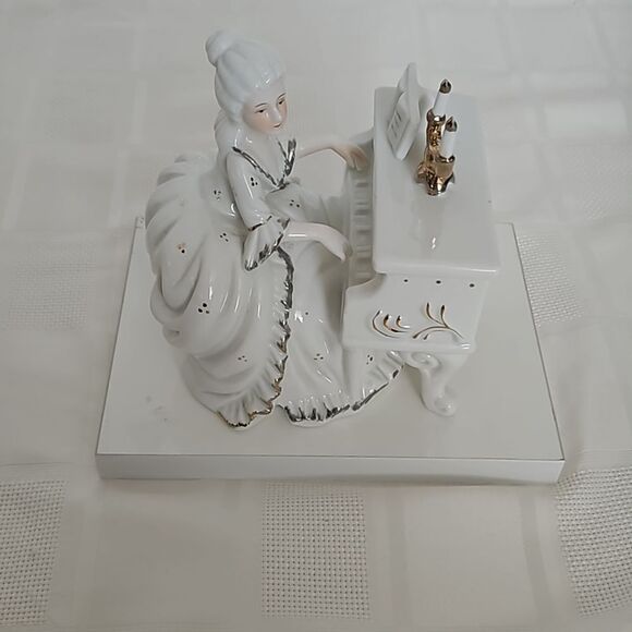 Ceramic Lady Playing Piano Musical Figurine White - Picture 2 of 16
